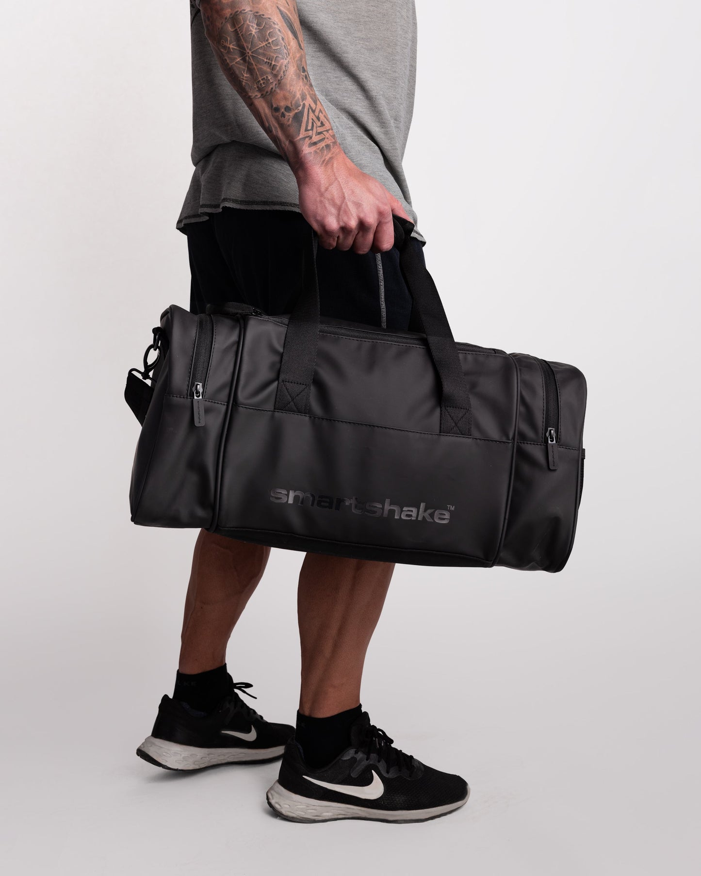 gym-bag-black-u0 Smartshake_GymBag_Black_lifestyle.jpg