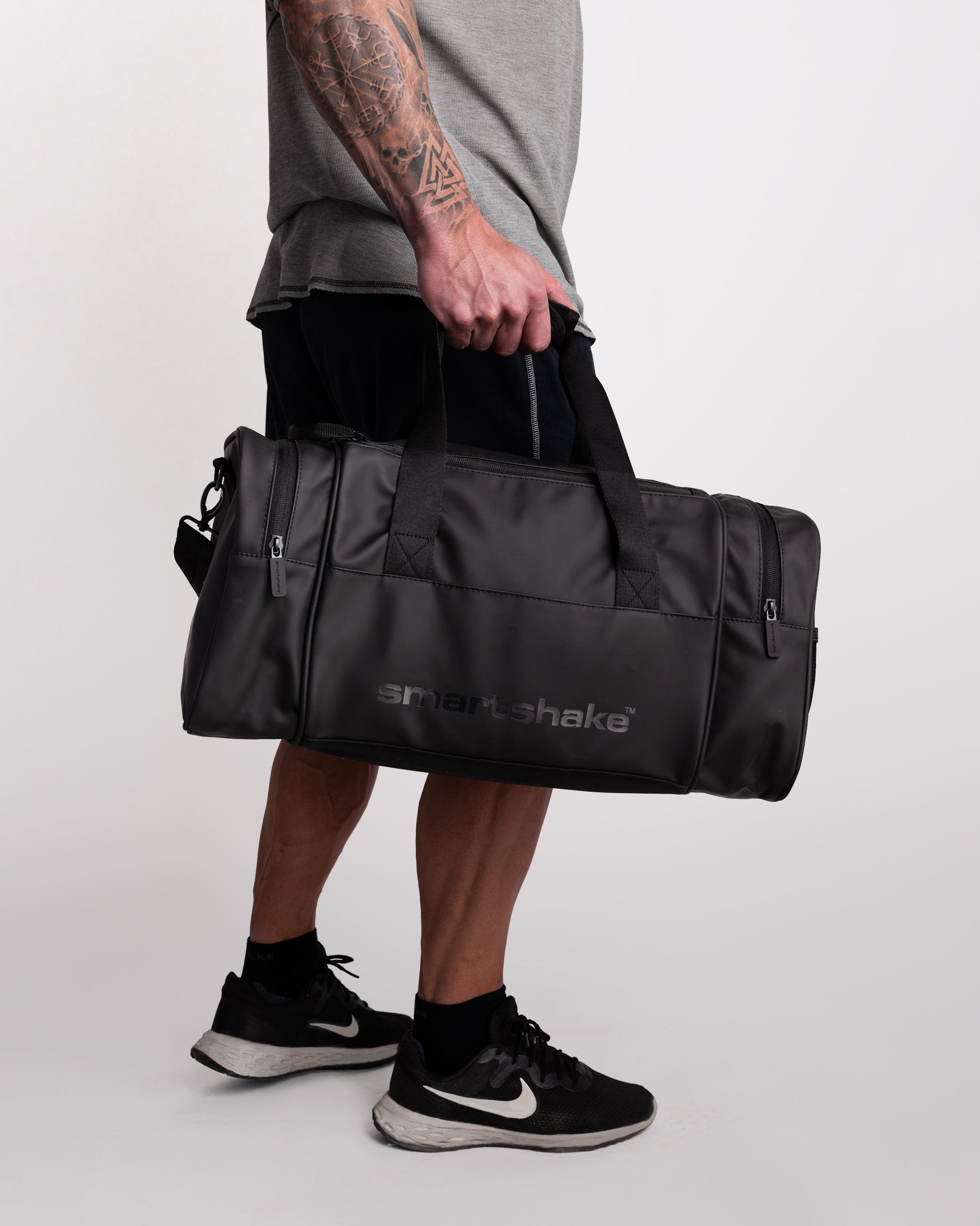 gym-bag-black-u0 Smartshake_GymBag_Black_lifestyle.jpg
