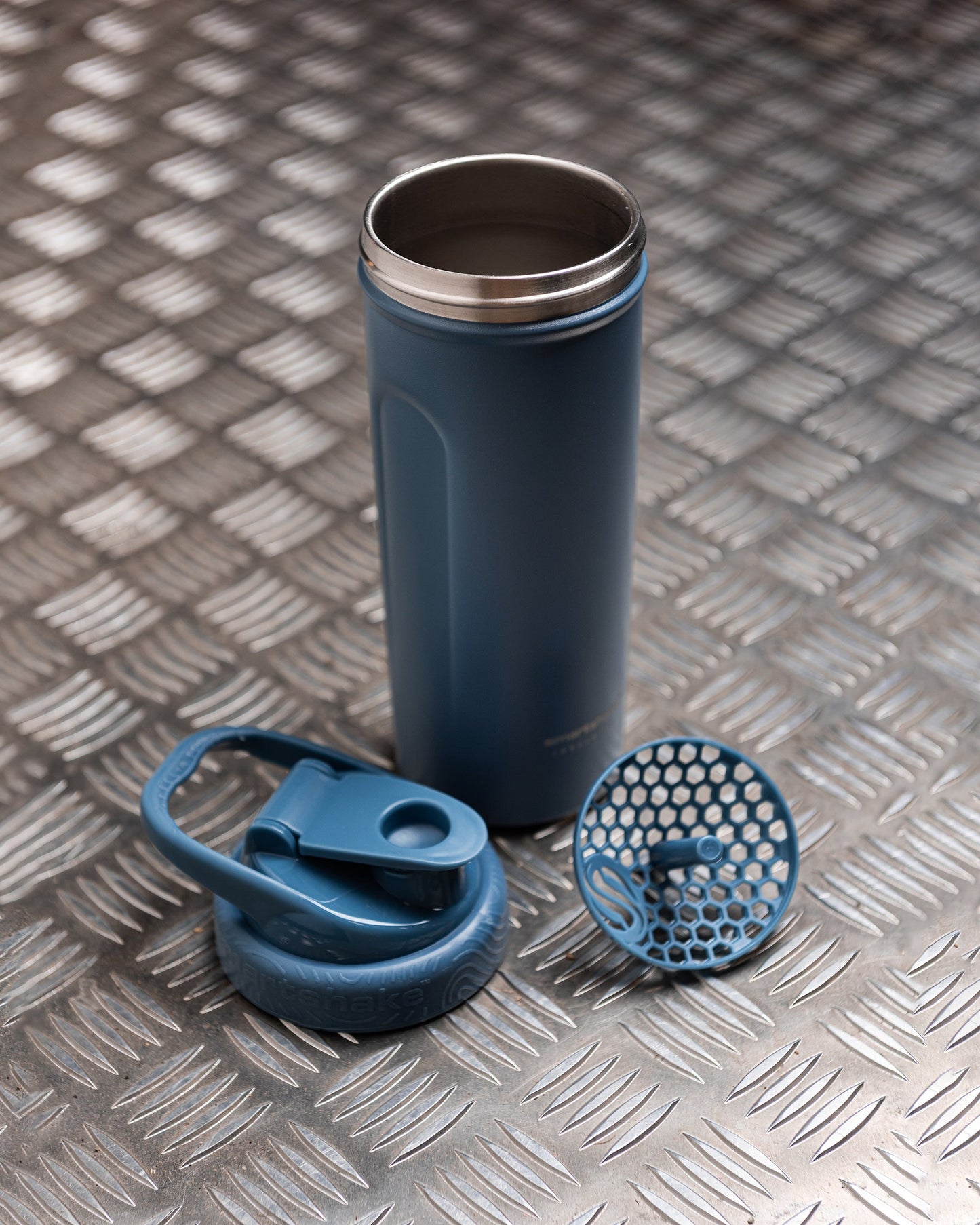 insulated-steel-shaker-faded-blue-k8 Smartshake_Insulated_Steel_Faded_Blue_Lifestyle.jpg