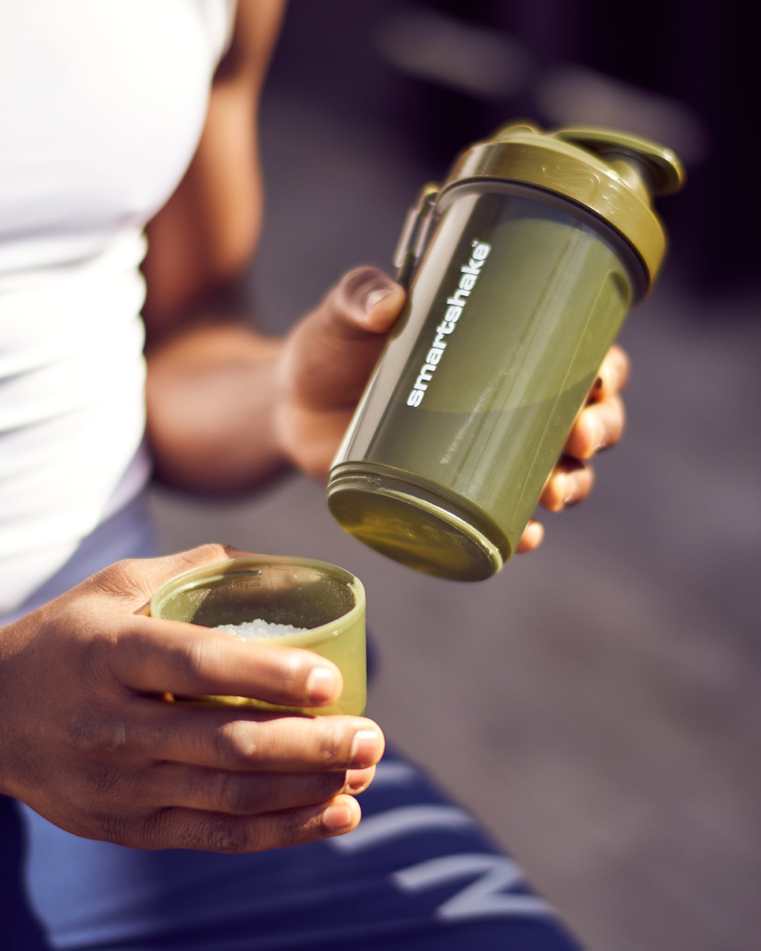 original2go-one-army-green-c5 Smartshake_O2Go_Army_green_lifestyle.jpg