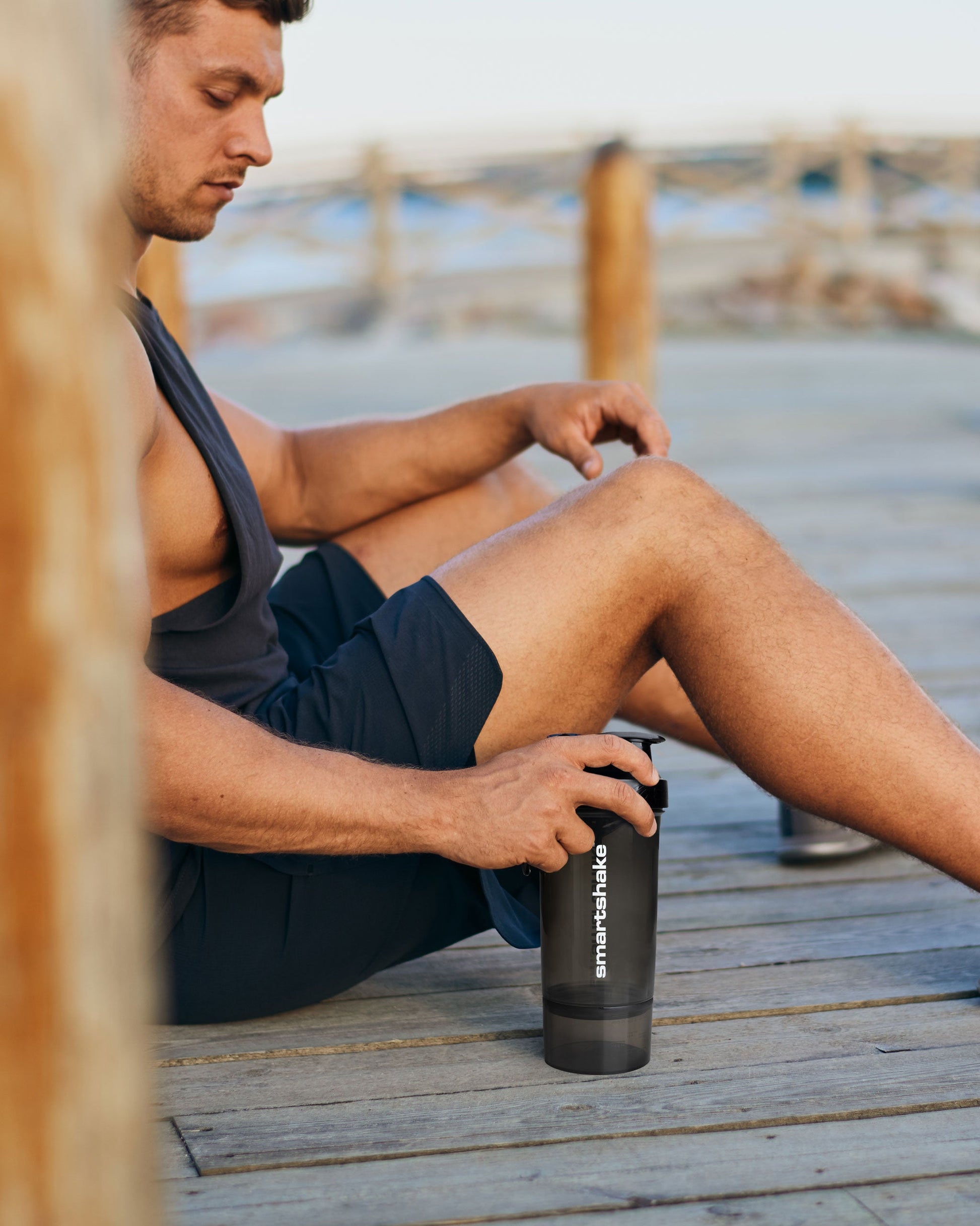 original2go-one-gunsmoke-black-h9 Smartshake_Original2Go-ONE-Gunsmoke-Black_lifestyle2.jpg