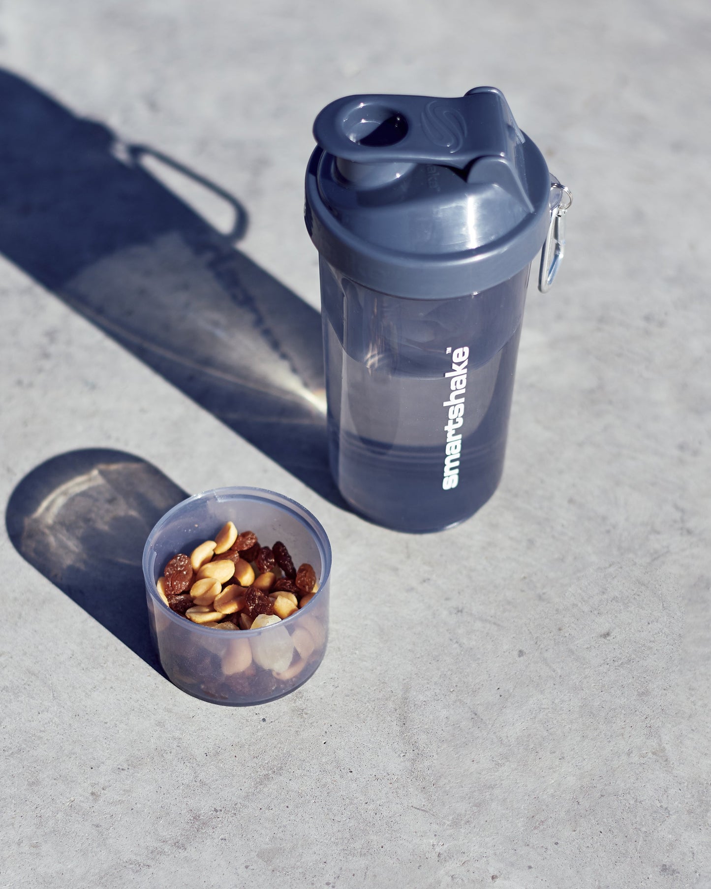 slim-stormy-gray-j4 Smartshake_Slim_gray_lifestyle.jpg