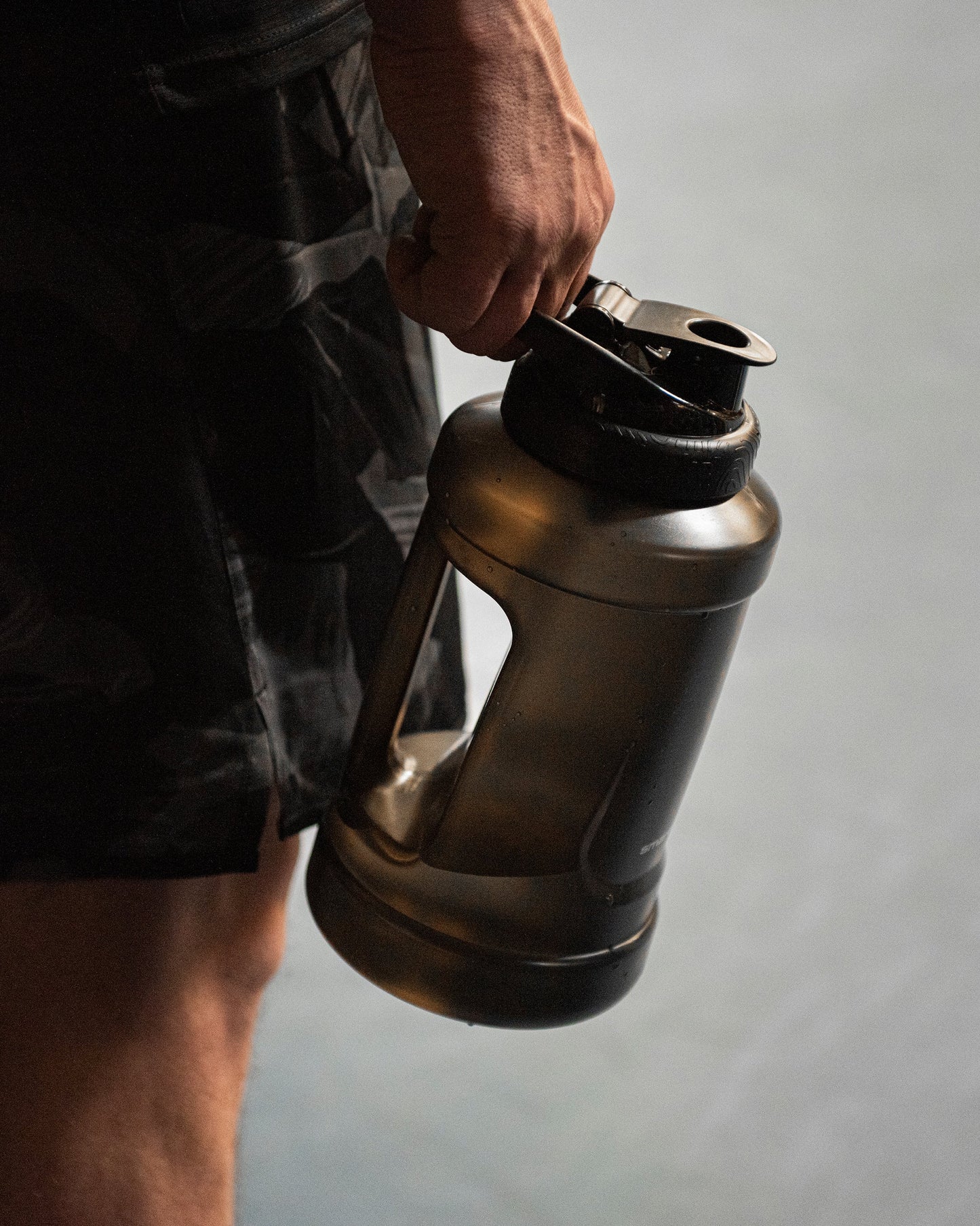 ultimate-jug-black-v1 Smartshake_Ultimate_Jug_black_lifestyle.jpg