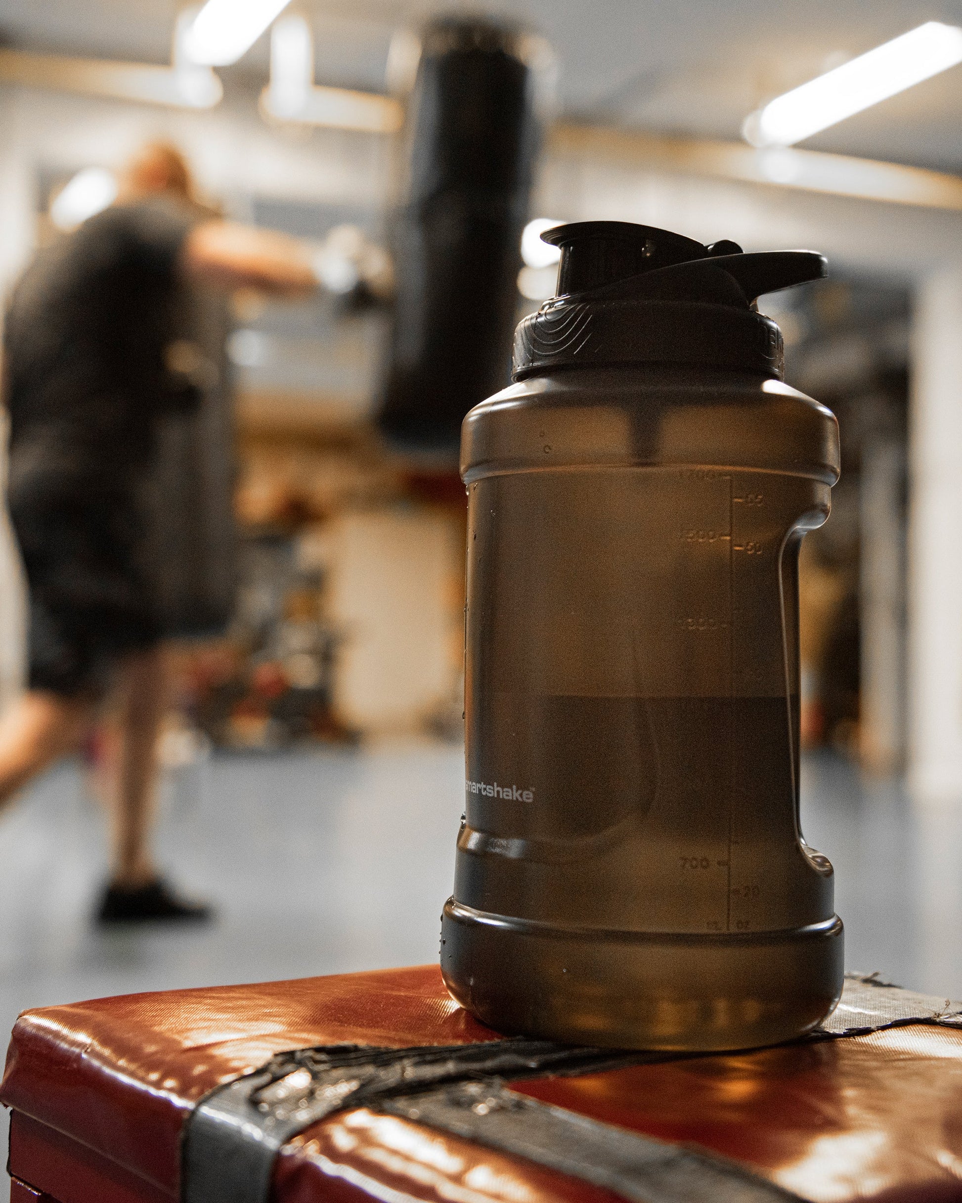 ultimate-jug-black-v1 Smartshake_Ultimate_Jug_black_lifestyle2w.jpg