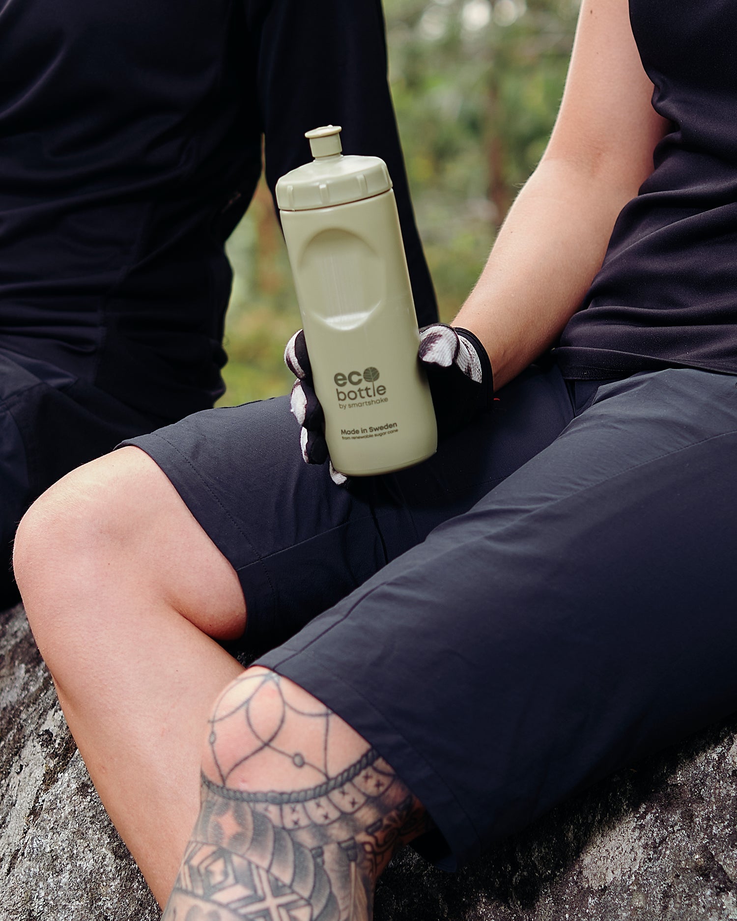ecobottle-500-squeeze-dusky-green-z7 samrtshake_ecobottle_500_squeeze_lifestyle_dusky_green.jpg